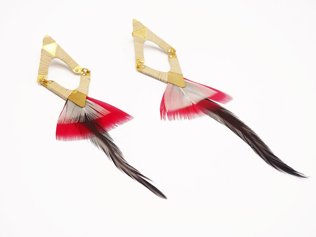 Pendientes plumas naturales fucsia, blanco y marrón