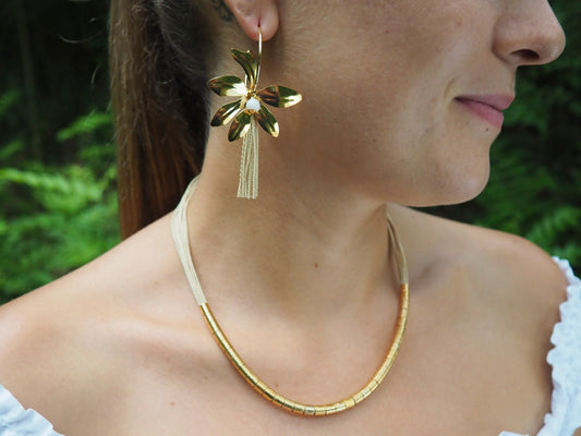 Pendientes floral madreperla