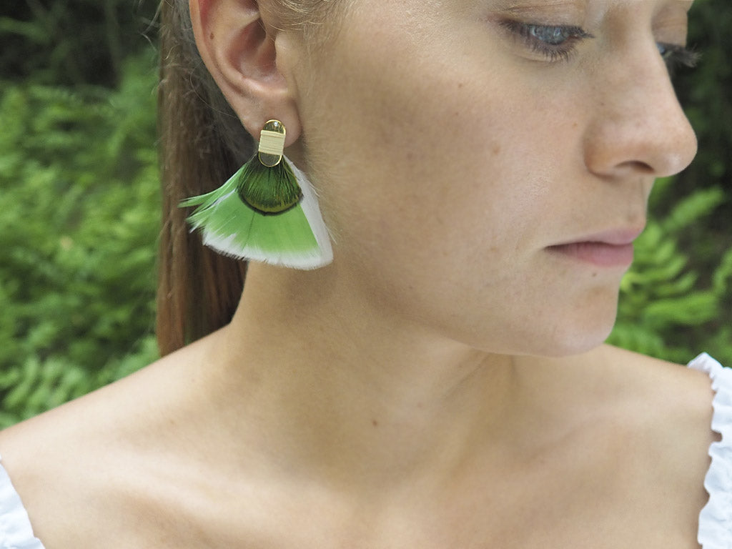 Pendientes plumas naturales verde y blanco
