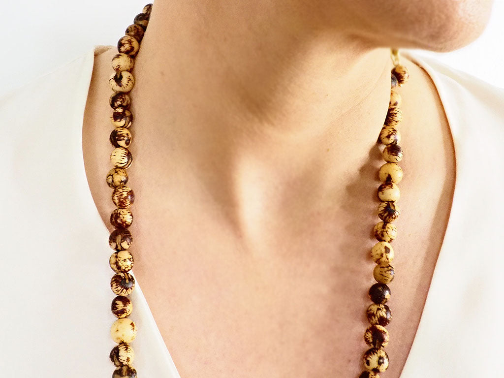 Collar de semillas açaí de color natural